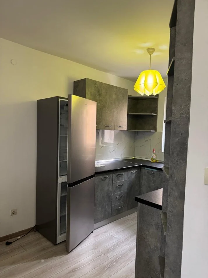 Tirane, jepet me qera apartament 2+1 Kati 4, 100 m² 390 € (Brryli)