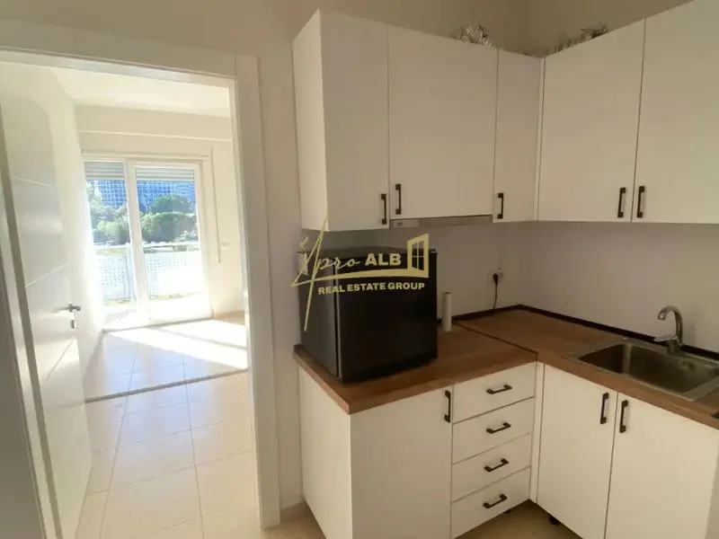 Tirane, jepet me qera zyre Kati 2, 72 m² 800 € (rruga e kosovareve)