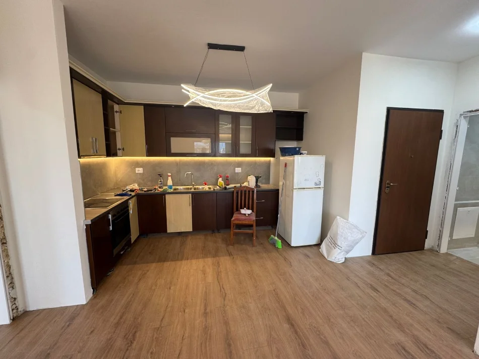 Tirane, shitet apartament 2+1+Ballkon Kati 7, 2 m² 