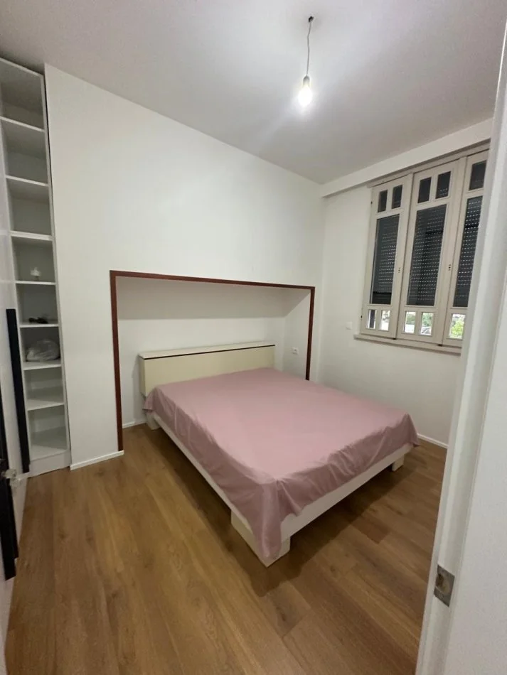Tirane, jepet me qera apartament 1+1 Kati 2, 300 € 