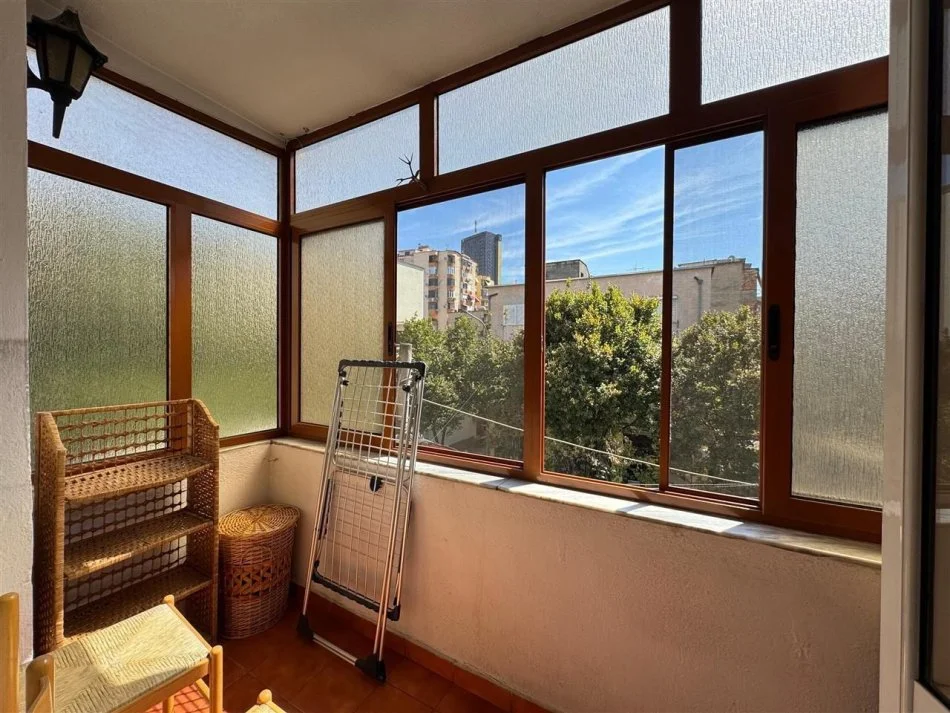 Tirane, jepet me qera apartament 2+1+Ballkon Kati 3, 60 m² 650 € (Rruges Fortuzi)