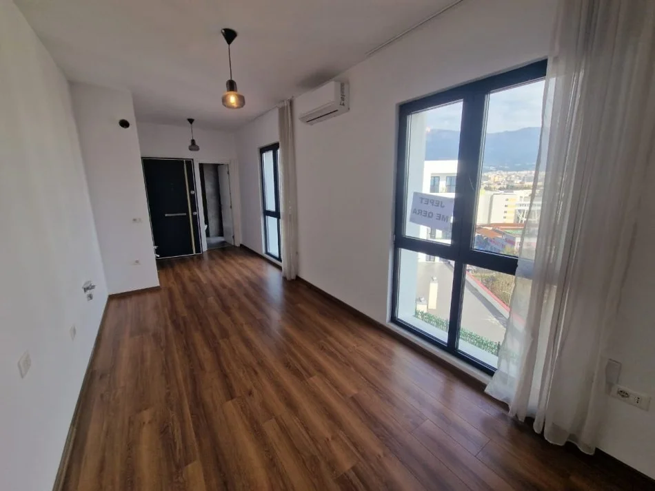 Tirane, jepet me qera apartament 1+1 Kati 11, 40 m² 350 € (Rruga E Dibres)