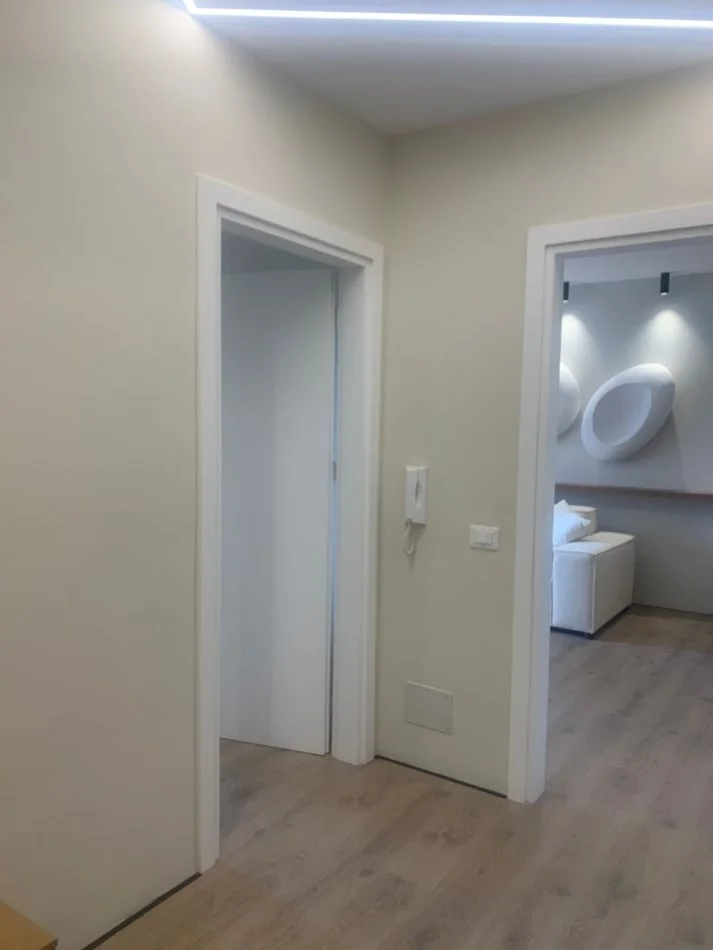 Tirane, jepet me qera apartament 1+1+Ballkon Kati 6, 75 m² 500 € (Yzberisht)