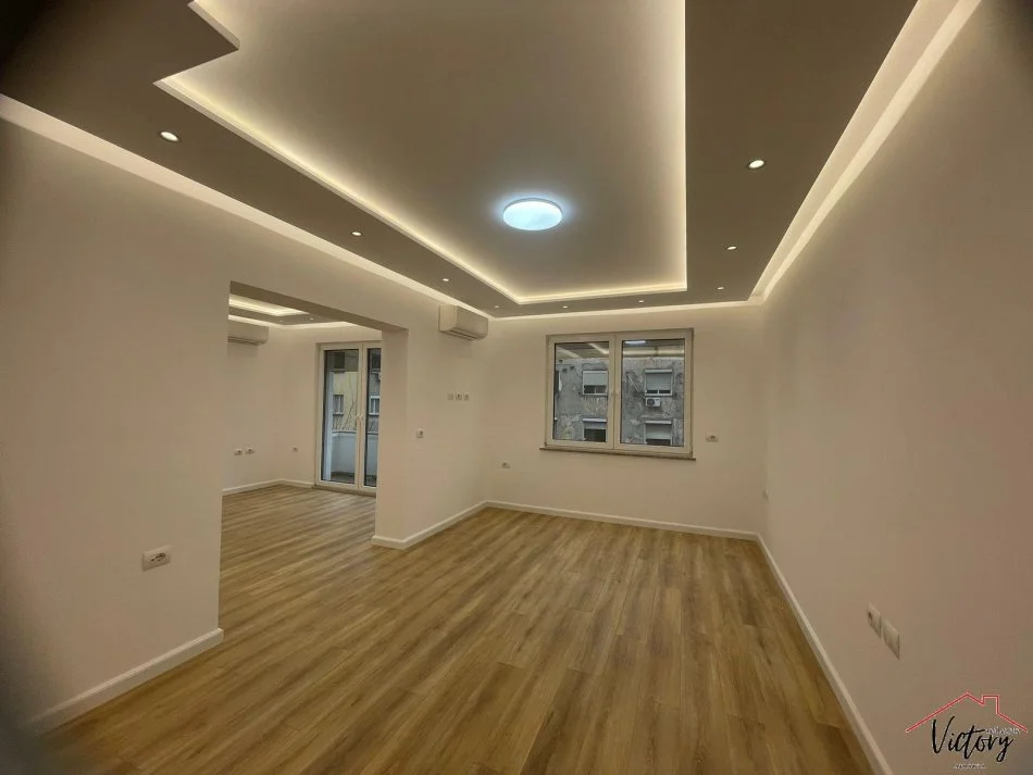 Tirane, jepet me qera apartament 3+1+Ballkon Kati 3, 120 m² 1.400 € 