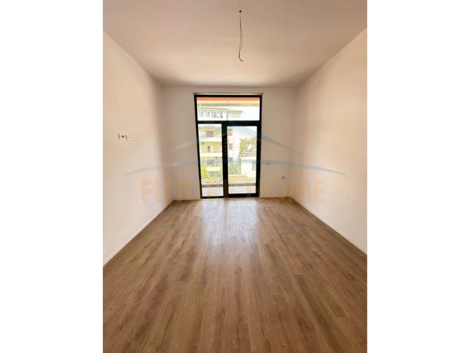Tirane, shitet apartament 1+1+Ballkon Kati 1, 71 m² 95000€ (Dogana 20)