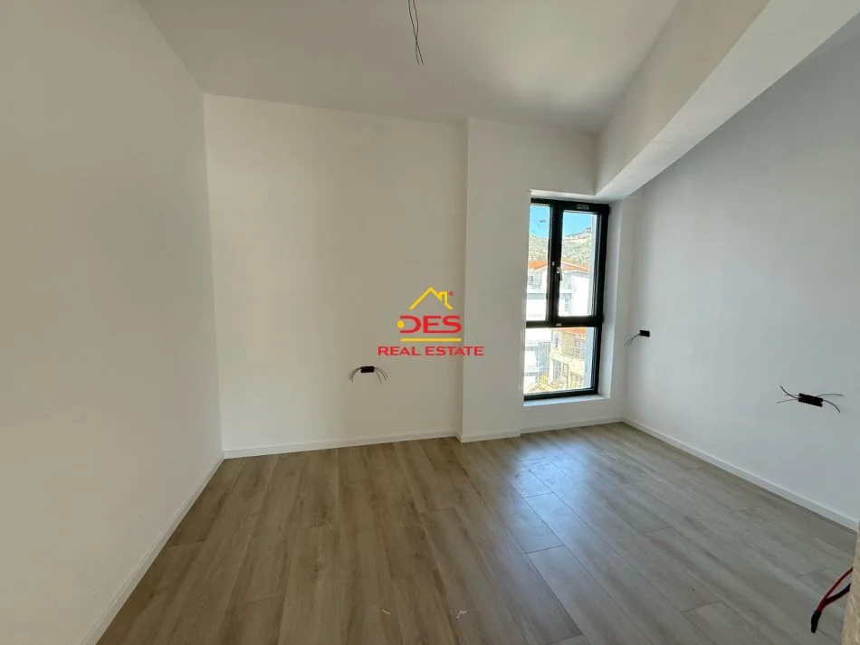Vlore, shitet apartament 2+1+Ballkon Kati 4, 90 m² (Rruga Dhimitër Konomi)