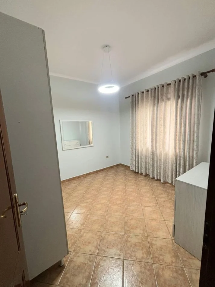 Tirane, jepet me qera apartament 1+1 Kati 1, 65 m² 420 € 