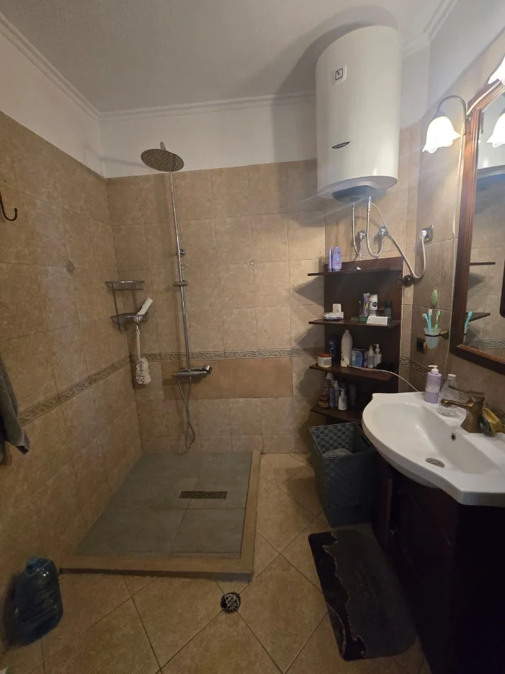 Tirane, shitet apartament 2+1 Kati 3, 133 m² 247.000 € 