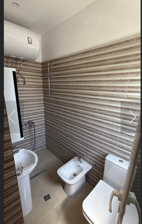 Tirane, jepet me qera apartament 2+1+Ballkon Kati 4, 100 m² 450 € (Yzberisht)