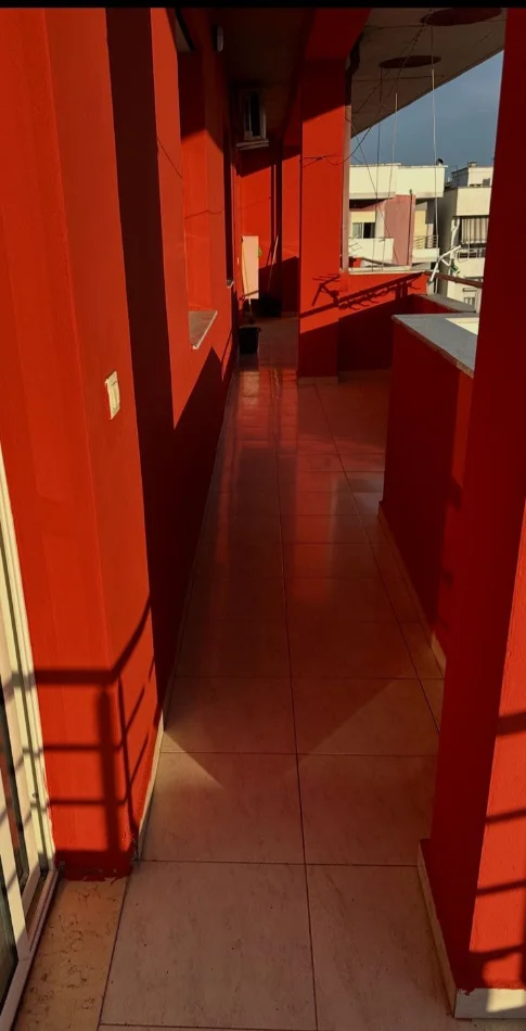 Tirane, jepet me qera apartament 3+1 Kati 8, 550 € 