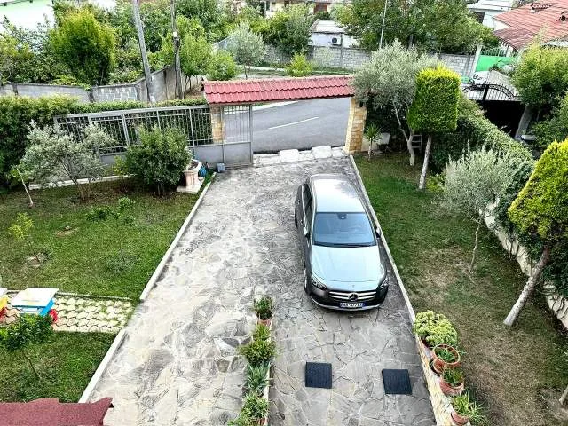 Tirane, jepet me qera Vile 5+1+A Kati 3, 500 m² 2.000 Euro (Institut Kamez afer Fakultetit)