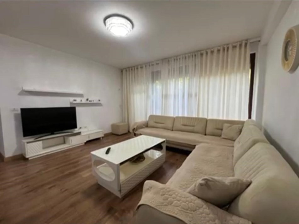 Tirane, jepet me qera apartament 2+1+Ballkon Kati 2, 94 m² 600 € (Kopshti Botanik)