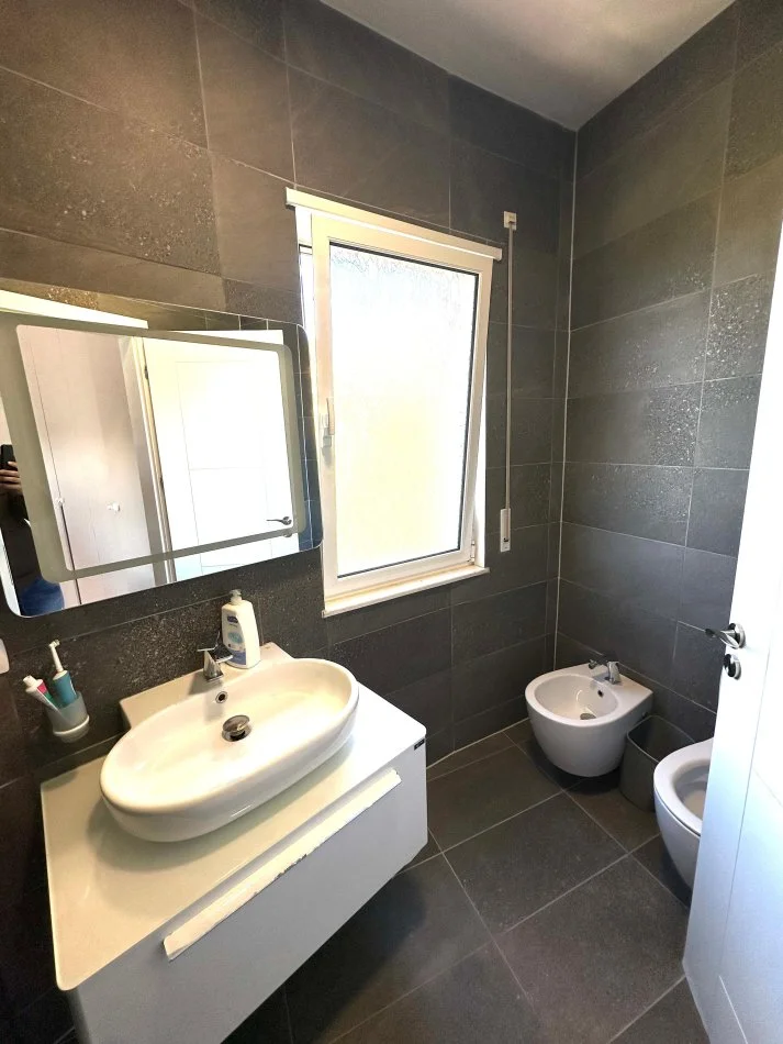 Tirane, shitet 3+1+Ballkon Kati 3, 132 m² 151.000 € (Fresk)