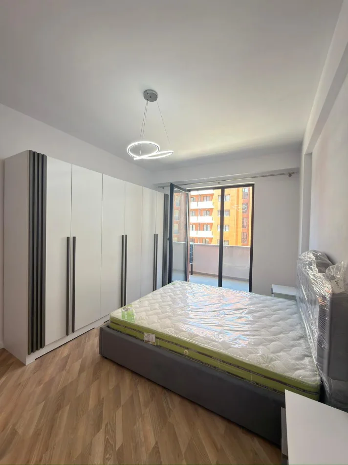 Tirane, jepet me qera 2+1 Kati 4, 98 m² 600 € 