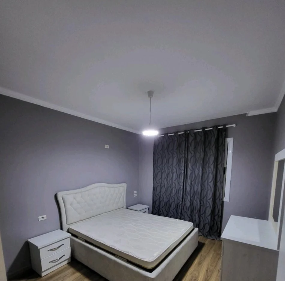 Tirane, jepet me qera apartament 1+1+Ballkon Kati 11, 75 m² 650 € (Komuna e Parisit)