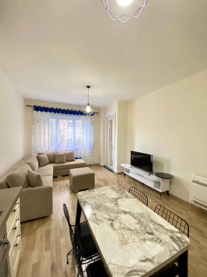 Tirane, jepet me qera apartament 1+1 Kati 1, 65 m² 550 € 