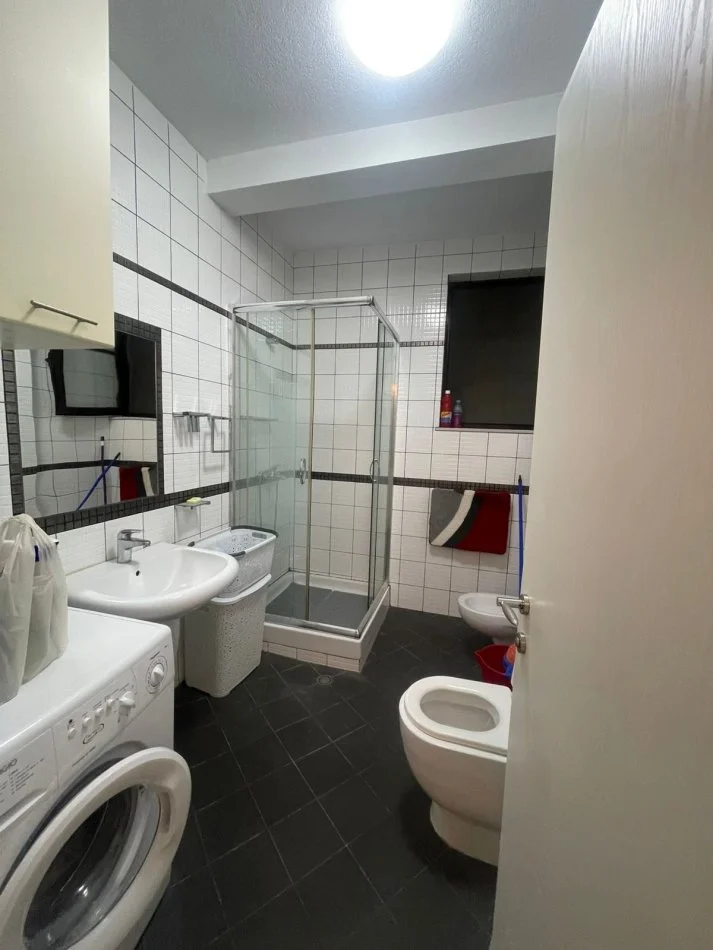 Tirane, jepet me qera apartament 2+1+Ballkon Kati 8, 80 m² 580 € (Kompleksi Panorama Don Bosko)