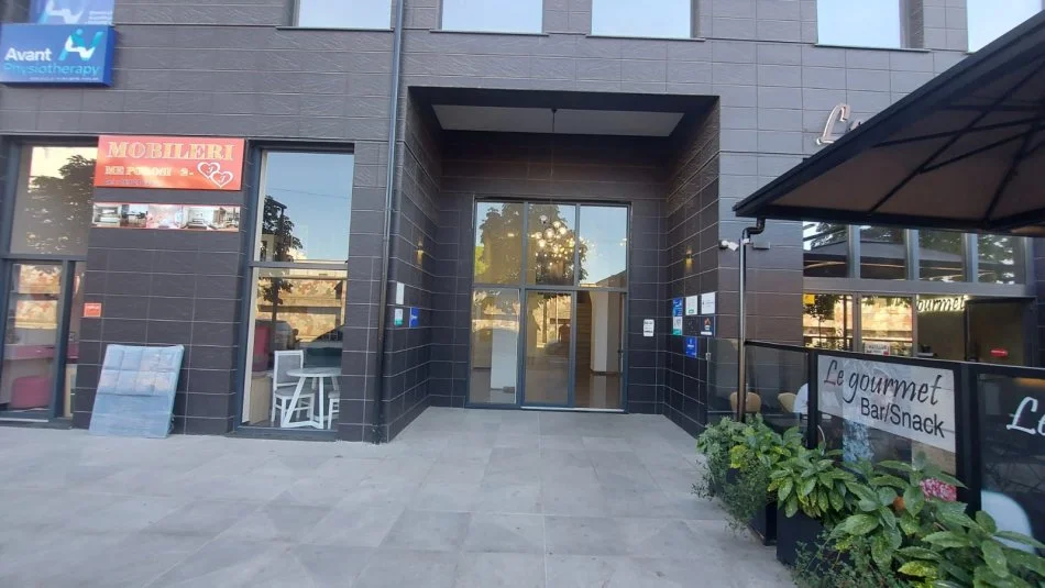 Tirane, shitet dyqan Kati 1, 34 m² 126.000 € 