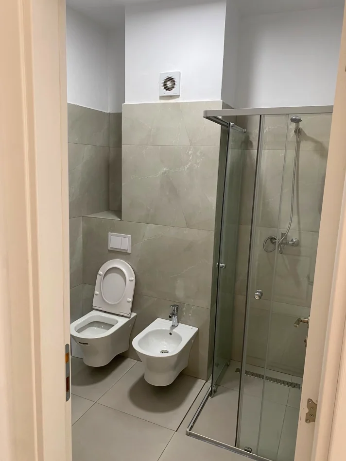 Tirane, jepet me qera apartament 2+1 Kati 5, 114 m² 800 € (Kompleksi ASL)