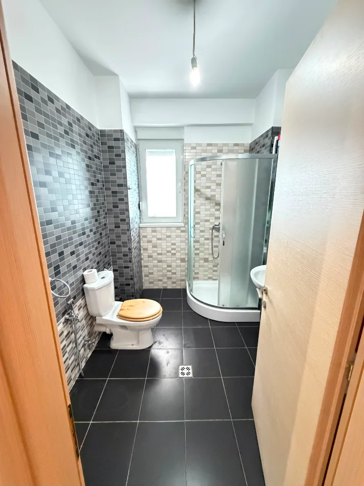 Tirane, jepet me qera apartament 1+1 Kati 2, 91 m² 600 € (21 dhjetori)