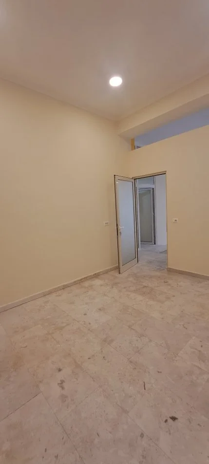 Durres, jepet me qera ambjent biznesi Kati 0, 61 m² 600 € 