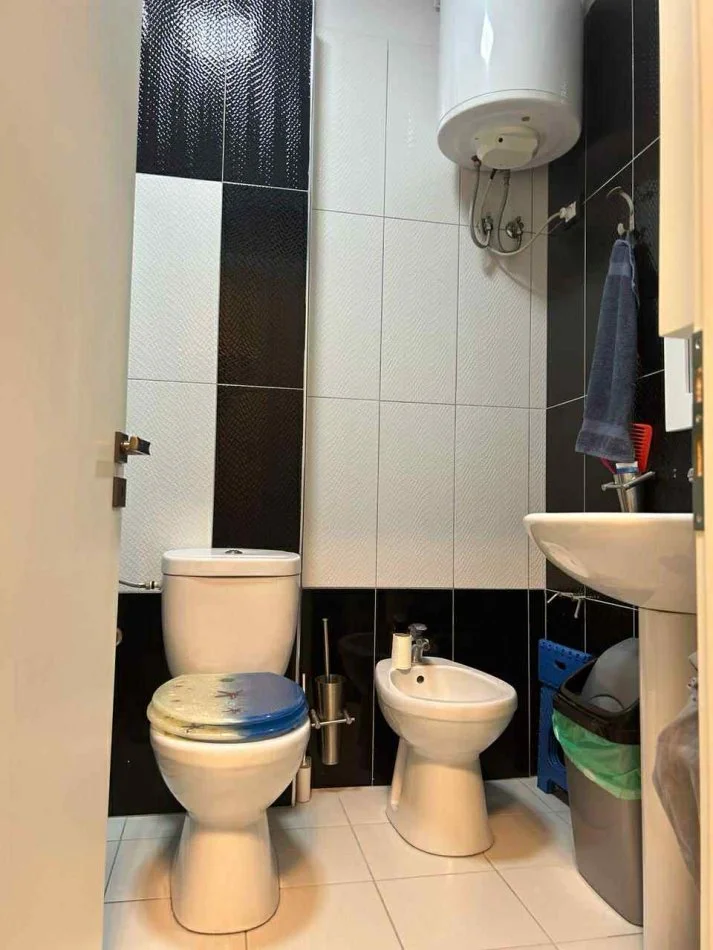 Tirane, jepet me qera apartament 2+1+Ballkon Kati 5, 90 m² 550 € (YZBERISHT AFER UNIKUT)