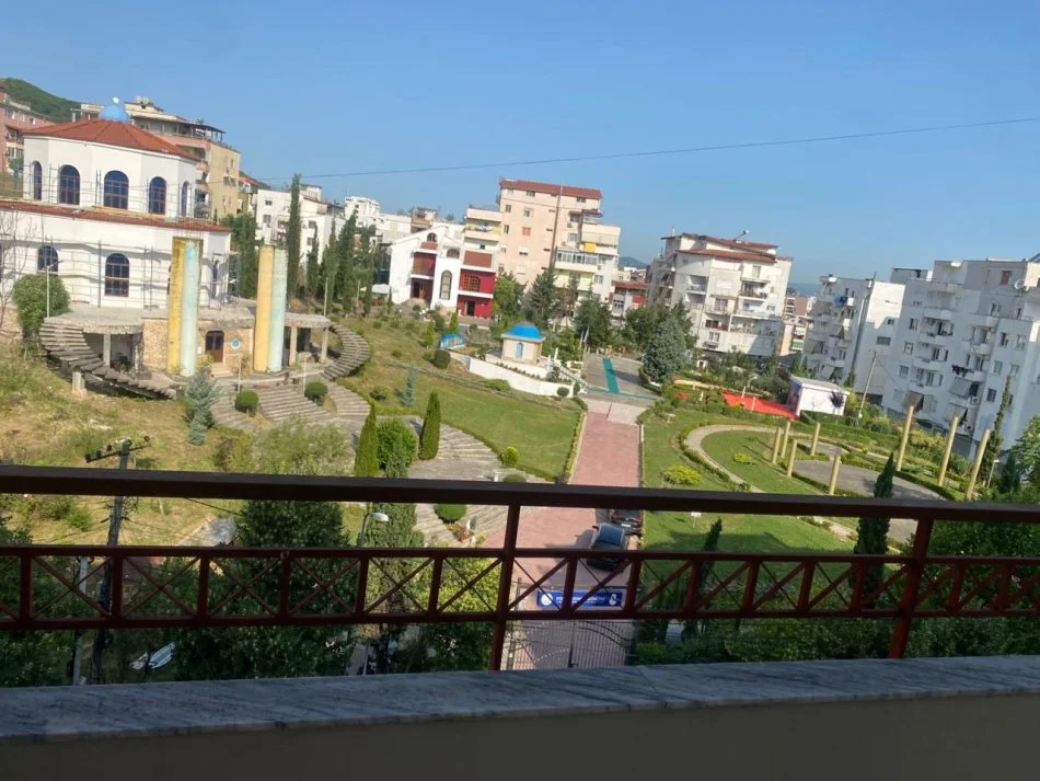 Jepet me qera apartament 2+1+Ballkon Kati 4, 100 m² 500 € (Kodra e Diellit, Fondacioni Eleonora)