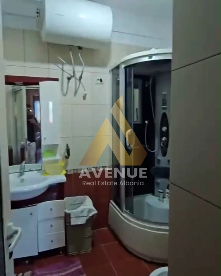 Tirane, jepet me qera apartament 2+1+Ballkon Kati 7, 110 m² 600 € (Rruga e Dibres)