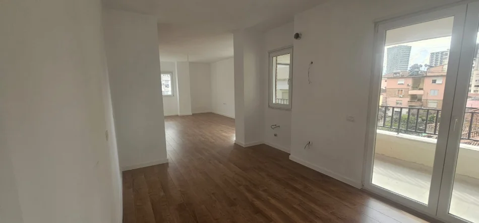 Tirane, shitet apartament 3+1 , 135 m² 320.000 € 