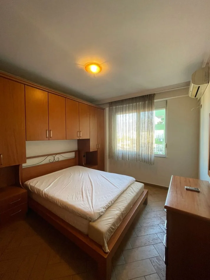 Tirane, jepet me qera apartament 2+1 Kati 9, 104 m² 800 € (Blloku)