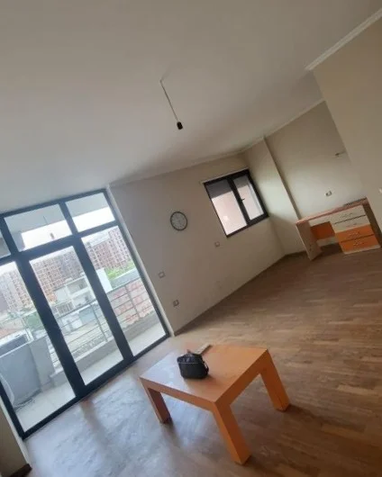 Tirane, jepet me qera zyre Kati 3, 130 m² 700 € (ASTIR)