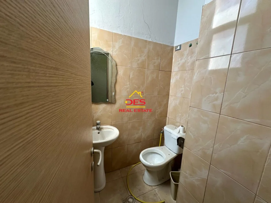 Vlore, shitet ambjent biznesi Kati 1, 70 m² (Rruga Mis Durhan)