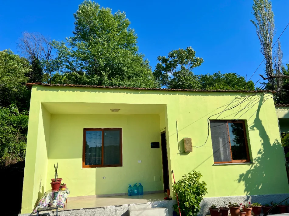 Tirane, jepet me qera shtepi 2+1 Kati 1, 80 m² 350 € (Unaza e madhe)
