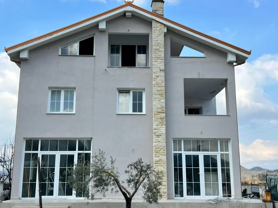 Tirane, shitet Vile 3 Katshe , 400 m² 325.000 € (Petrele , Tirane)