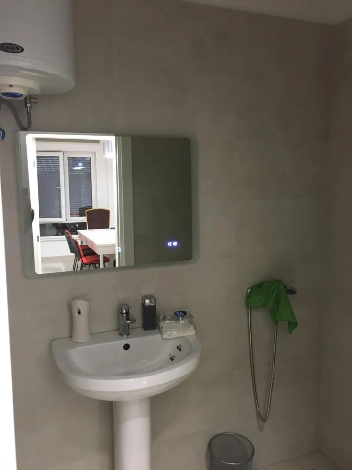 Tirane, jepet me qera zyre Kati 7, 90 m² 700 € (Myslym Shyri)