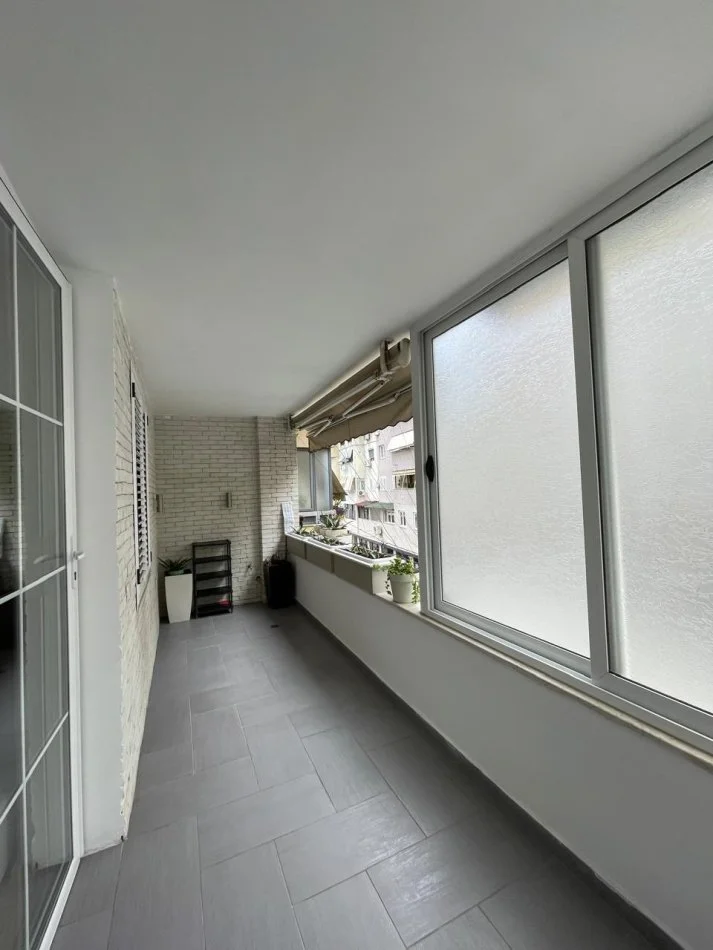 Tirane, jepet me qera apartament 2+1+Ballkon Kati 2, 110 m² 1.000 € (Rruga.Sulejman Pasha)