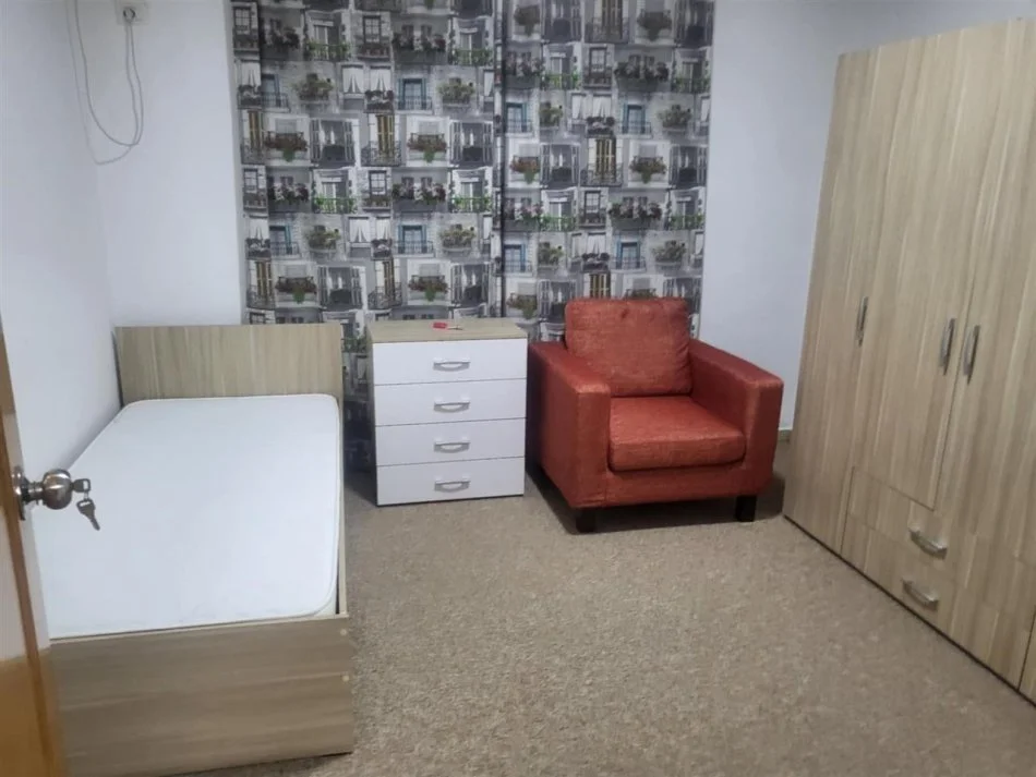 jepet me qera apartament 2+1+Ballkon Kati 4, 90 m² 600 € (9 kateshet)