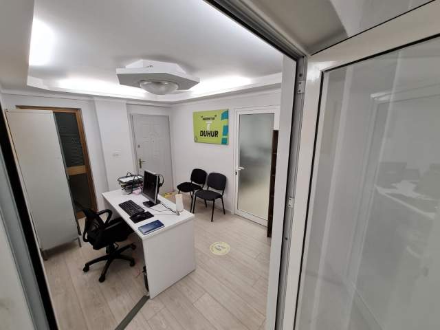 Tirane, jepet me qera zyre Kati 1, 116 m² 600 Euro (Bllok)