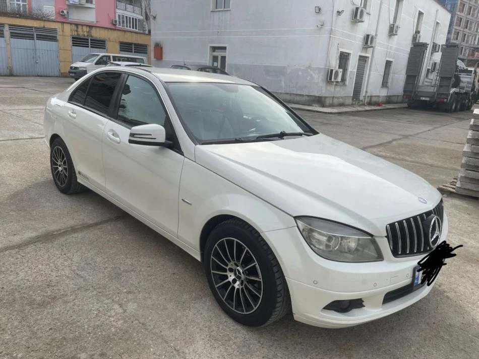Tirane, shitet makine mercedes benz w204 Nafte, e bardhë manuale Klima 210 km 6.500 €
