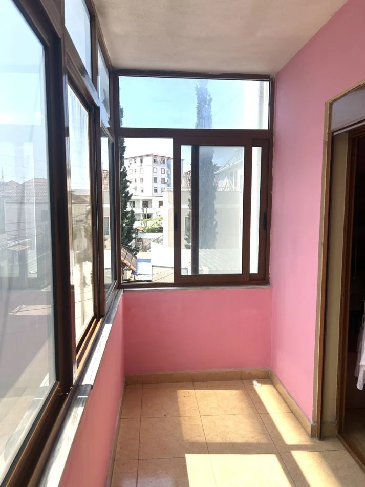 Tirane, jepet me qera apartament 2+1+Ballkon Kati 2, 102 m² 390 € (Siri Kodra)