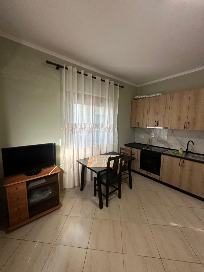 Tirane, jepet me qera shtepi 1+1 Kati 1, 65 m² 350 € (Rr. Jordan Misja te Lavazh 007)