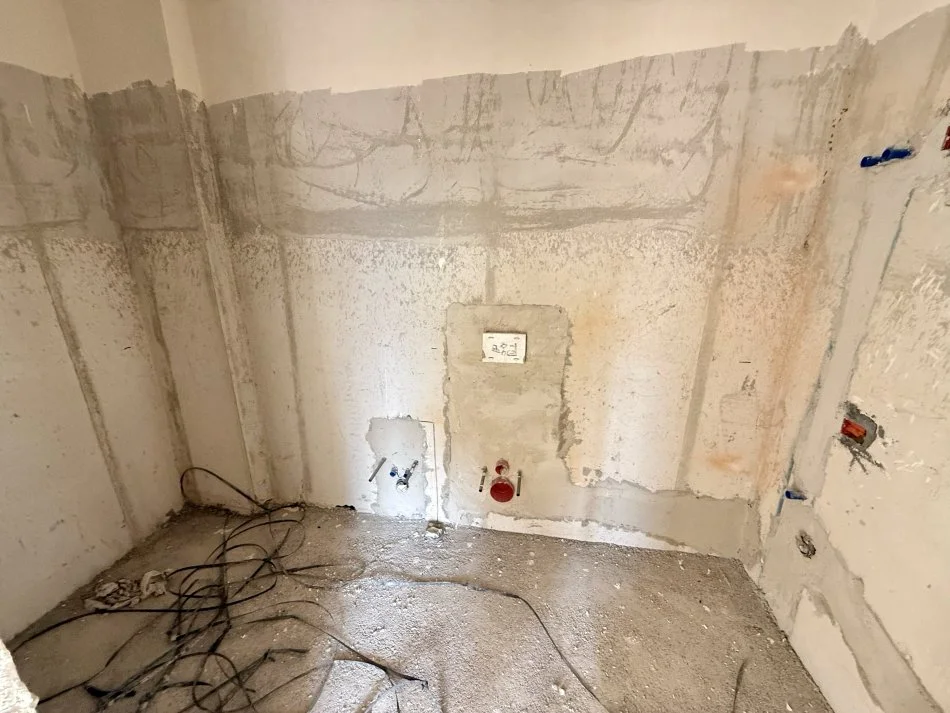 Tirane, shitet apartament 2+1Me 2 Tualete Dhe Ballkon , 93 m² 150.000 € (Rruga 5-Maji)