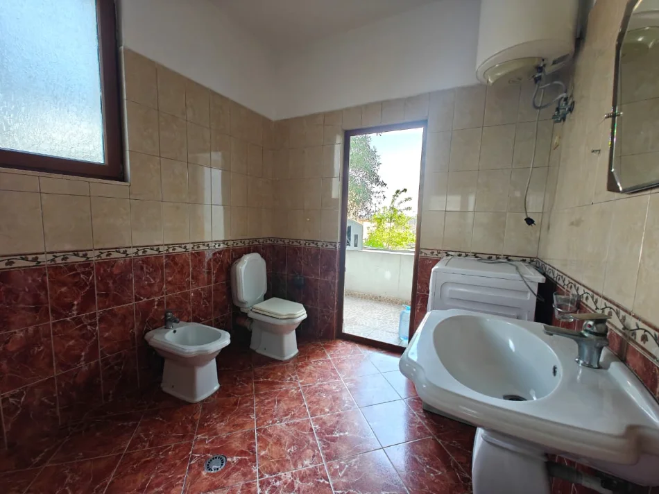 Tirane, jepet me qera apartament 1+1 Kati 1, 400 € 