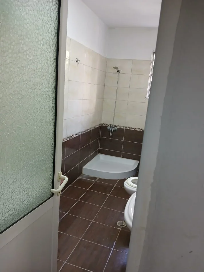Tirane, jepet me qera apartament 1+1 Kati 2, 70 m² 400 € (Tek Xhamia Xhura)