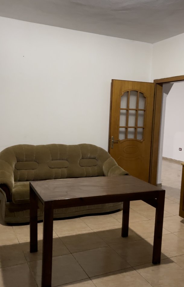 Durres, jepet me qera Vile 2+1 , 100 m² 200 € (Rruga Polumbari)