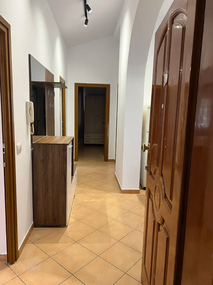 Tirane, jepet me qera apartament 3+1 Kati 4, 99 m² 550 € (Selite)