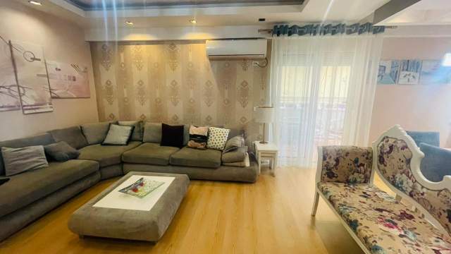 Tirane, jepet me qera apartament 3+1+BLK Kati 7, 140 m² 700 Euro (Rruga e Barrkadave)