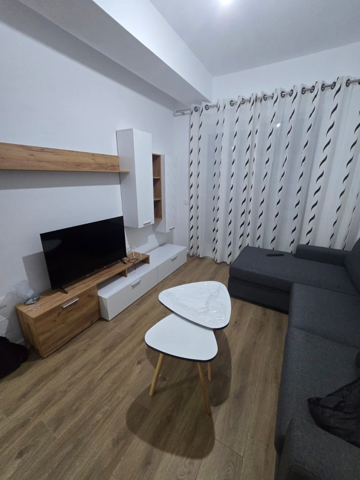 Tirane, jepet me qera apartament 1+1+Ballkon Kati 5, 60 m² 400 € (rruga Mihal Grameno)