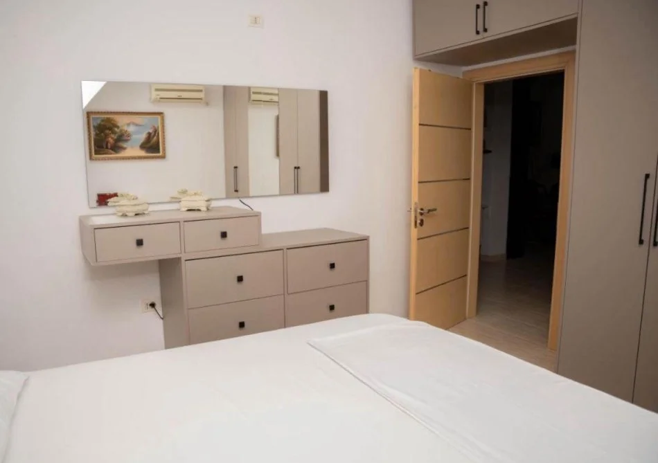 Tirane, jepet me qera apartament 3+1+Aneks Kati 7, 115 m² 700 € (Komuna e Parisit)