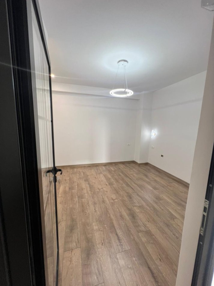 Tirane, shes apartament Kati 4, 77 m² (Rruga e Elbasanit)